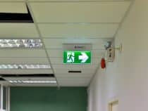 Signalisation au travail : Garantir la sécurité avec des panneaux clairs et efficaces