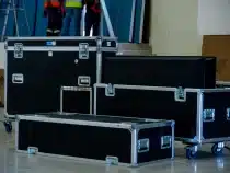 Transport d&rsquo;équipement professionnel : pourquoi privilégier des flight-cases personnalisés